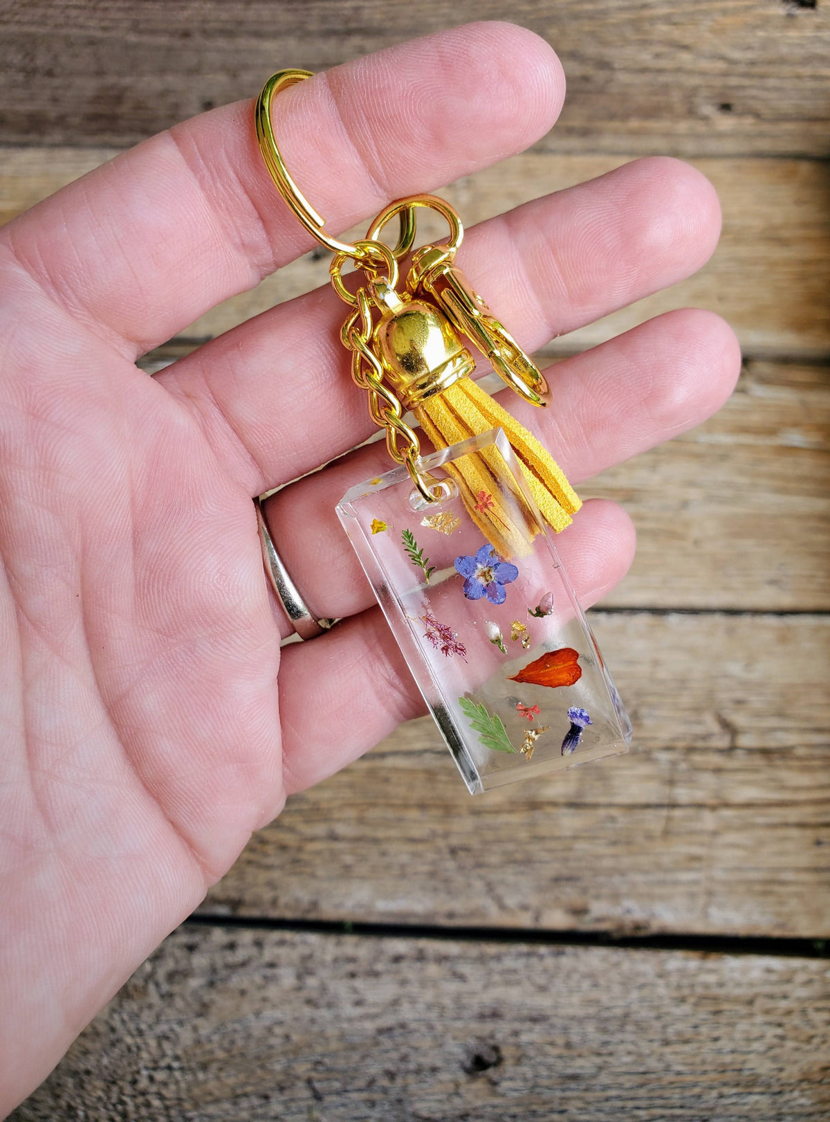 Mixed Wildflower Keychain (Gold Ring)