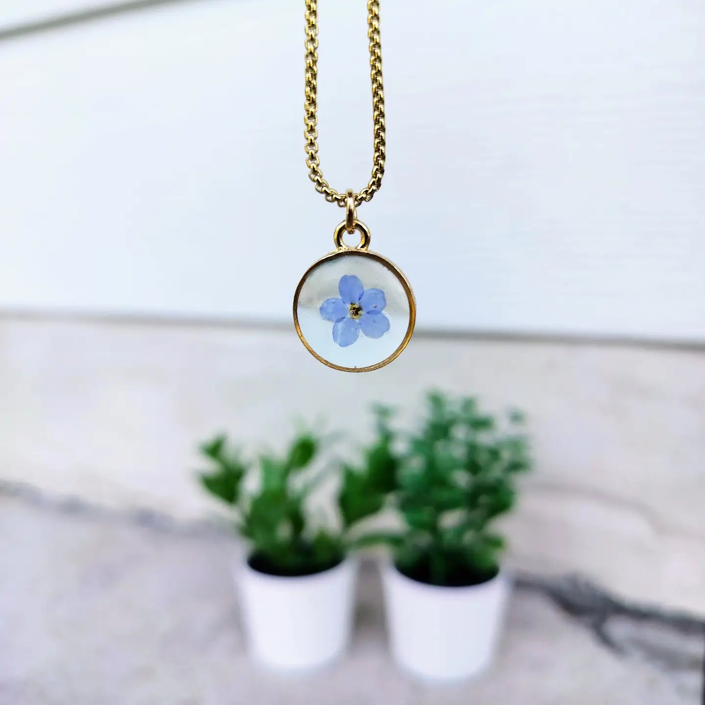 Forget-Me-Not Necklace (Round Gold)